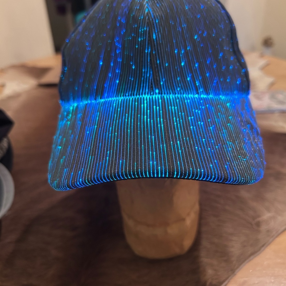 LED Light-Up Cap - Picture 4 of 4